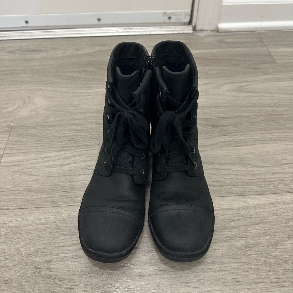 UGG Women's Ashbury Lace Up Waterproof Boots